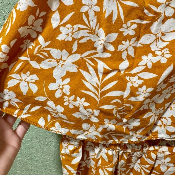 Old Navy Orange and White Floral Tank Top - Picture 2 of 4